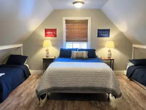 Cabin on the Cove - Sleeps 6 - Dock, Kayaks & Firepit