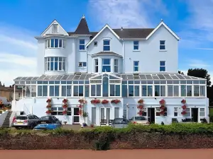 Marine Hotel