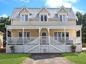 Dunes - Elegant Beach Villa with Huge Swim Spa