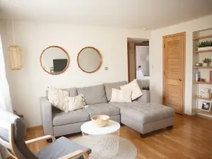Welcoming Bohemian Westerville Getaway