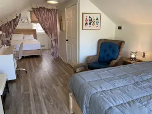 Dog-Friendly Jackson Lake Front! Large Game Room, Fire Pit, 2 King Beds-3 Queen