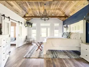 Quaint and charming cottage on 10 beautiful acres! Enjoy peace and country life!