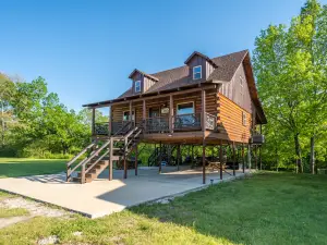River Access and Hot Tub - Serene Luxurious Retreat