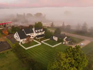 Oakmont Inn