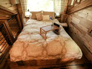 Luxury Cabin for Two with Beautiful River Views near Knoxville
