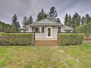 Deck + Game Room: Redmond Home ~ 17 Mi to Seattle