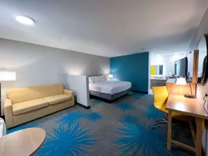 Days Inn & Suites by Wyndham Santa Rosa