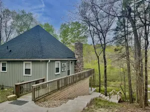 The Cozy Cottage on Little Duck Cove