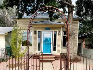 "Azteca Amor" A Victorian Gem in the Southwest