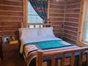 Cozy 2-bedroom country side cabin. Minutes from Patoka Lake. Pet friendly.