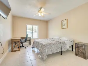 Pet-friendly Home w/ Yard ~ 3 Mi to Zoo Miami!