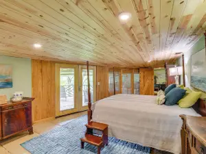 'River's Edge' Alabama Gulf Coast Getaway w/ Deck!