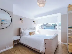Newly renovated 3 bed house, Perfect for contractors, or family stays