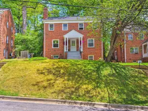 Takoma Park Apt w/ Wood Fire Pit < 8 Mi to DC