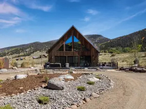 Breathtaking Views and Gourmet Kitchen - Elegant Luxury Retreat
