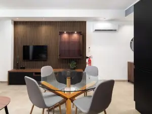 Modern 1BD Maisonette & Private BackYard