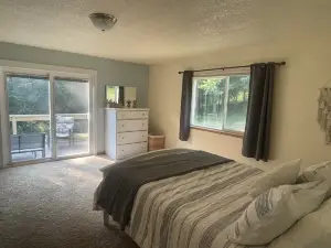 Countryside Retreat 5 minutes from Chehalis- great for families and teams!