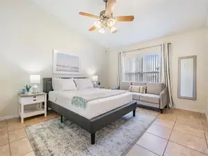 Entire home, Heated Pool, Lake view and Gazebo!