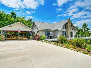 Nebo Home w/ Hot Tub: Wheelchair Accessible