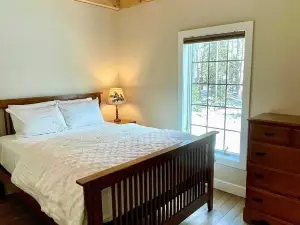 Lovely cabin with WiFi in charming Speculator
