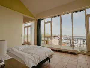 Penthouse with Lake Views