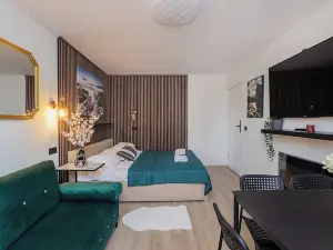 Unit Warszawa Centrum Room by Metro Rondo ONZ