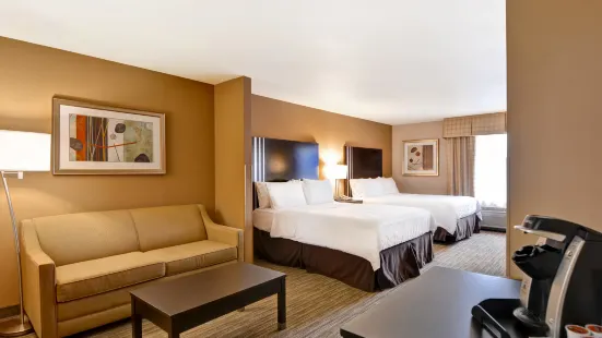 Holiday Inn Express & Suites Milwaukee-New Berlin