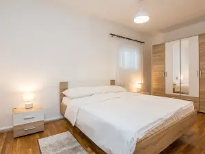納普羅斯公寓