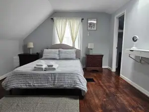 Spacious Family sized Home near Metro Station