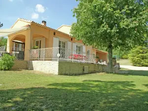 Villa in Reillanne with Private Pool