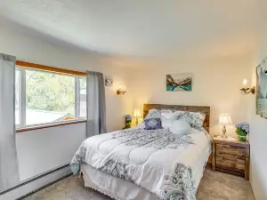 Sunny Cedaredge Home w/ Mtn Views - Hike & Fish!