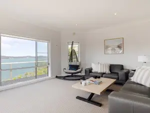 Metawise Stylish 2-Bedroom Home with Easy CBD Ac