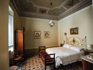 팔라초 카파루치 - 디모라 스토리카