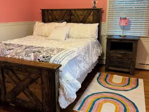 Spacious 5-bedroom house with WiFi and AC in charming Martinsville