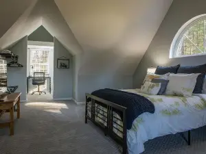 The Rail Trail Retreat-Mins Away from Monadnock & the Lake! Adventure Awaits!