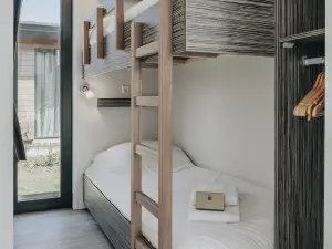 Luxury Lodge with 2 Bathrooms Near Markermeer