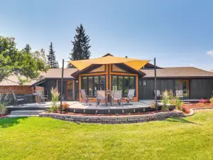 데크 & 산 전망: 골프 코스에 위치한 리비 홈!