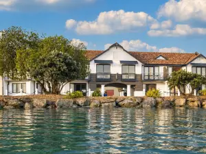 Harbourside Lodge