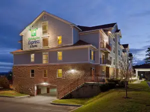 Holiday Inn Express & Suites WHITE RIVER JUNCTION by IHG