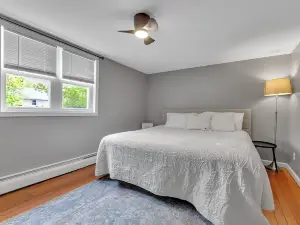 ~Booking Year-Round~ 4B 2.5 BATH Updated Grandview Bay Home