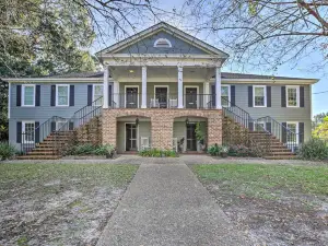 Central Thomasville Condo - Walk to Broad St!