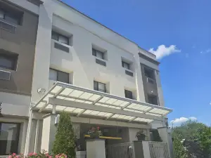 Best Western Roslyn-Long Island Hotel
