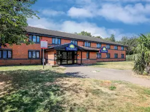 Days Inn by Wyndham Warwick North M40