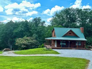 Secluded log cabin in the Shawnee national Forest