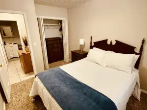 Quaint 100-Year-Old Historic Building Apt#3: Cozy Stay!