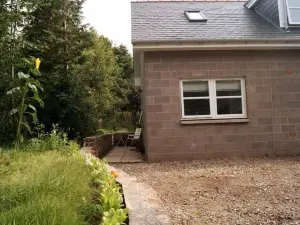 Cosy Kirriemuir Flat - Pet Friendly Retreat