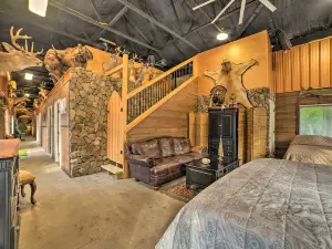 Family Leatherwood Resort Cabin w/ Fire Pit!