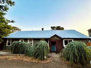 The Lyle House - a Cozy Retreat