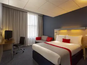 Holiday Inn Express EDINBURGH CITY CENTRE by IHG