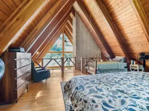 Lakefront A-Frame, Stunning Views, Private Dock